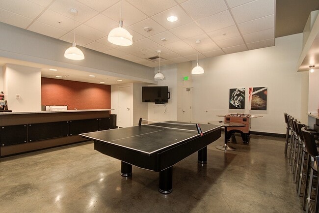 Building Photo - Great 2bd 2ba condo in Downtown/South Lake...