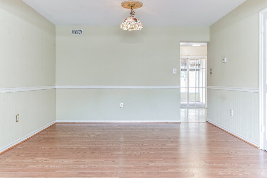 Building Photo - 15606 Traverser Ct
