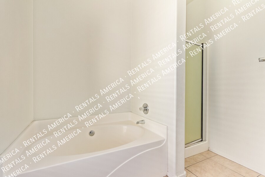 Building Photo - 664 W Silver Reef Ct