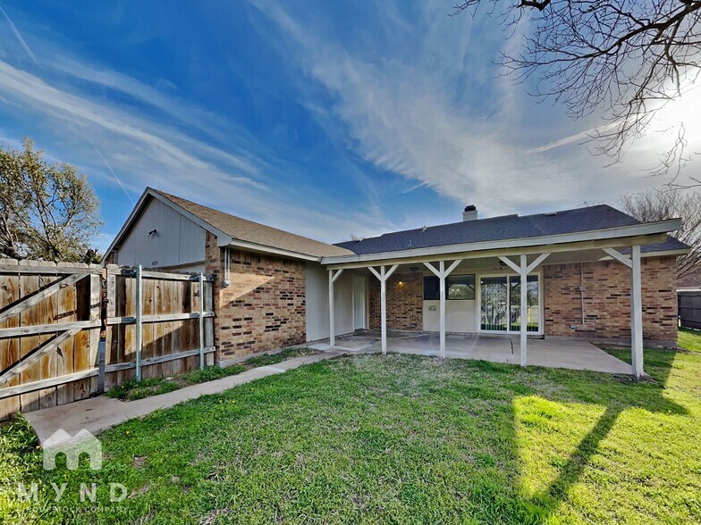 Building Photo - 4231 Karnes Dr