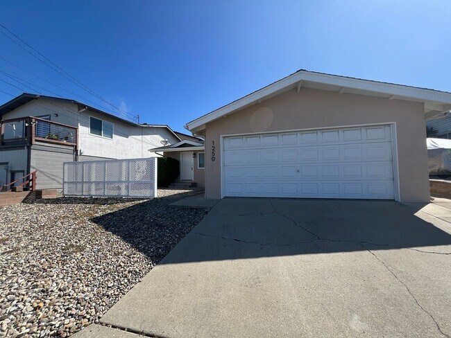 Building Photo - 1250 Bolton Dr