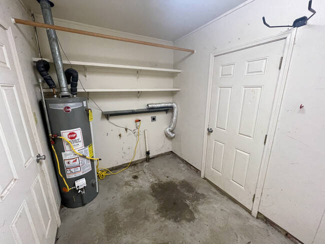 Storage/Laundry room - 501 Macon Rd