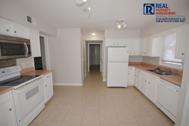 Building Photo - Spacious 3BR/2.5BA in Murfreesboro!