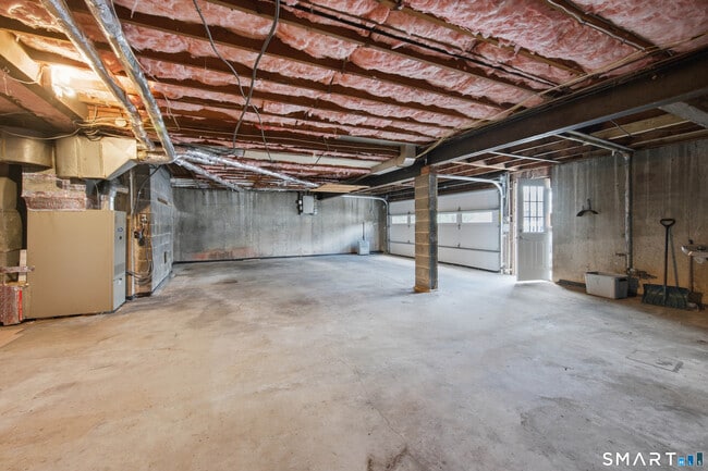Building Photo - 5 Lilac Ln