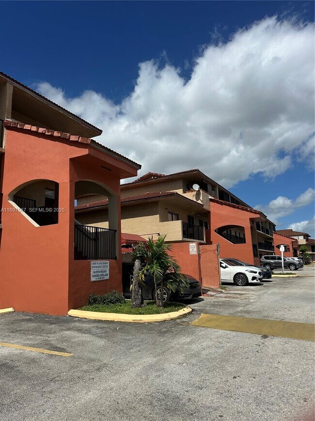 Building Photo - 2301 W 60th St