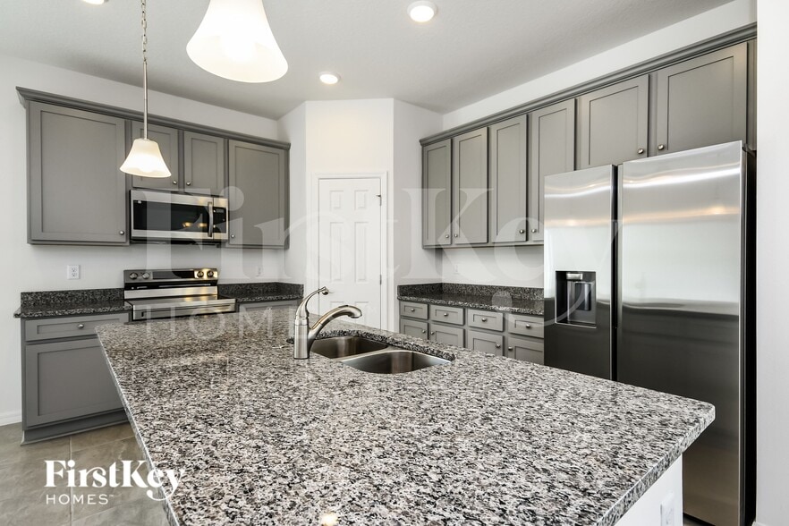 Building Photo - 609 Crown Rose Dr