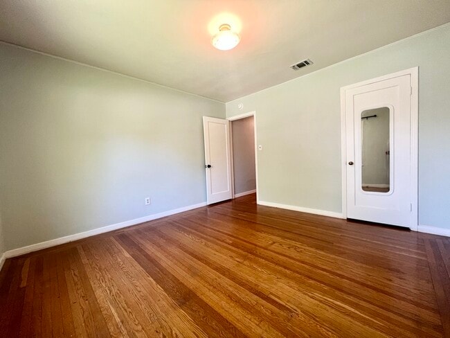 Building Photo - Charming 3 bedroom 2 bath home in Sacramento!