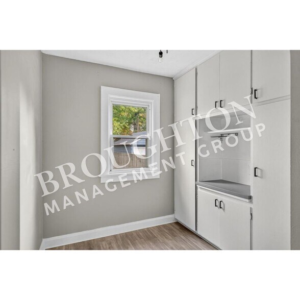 Building Photo - 5848 Acoma Dr