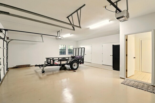 Building Photo - 2805 Aurora