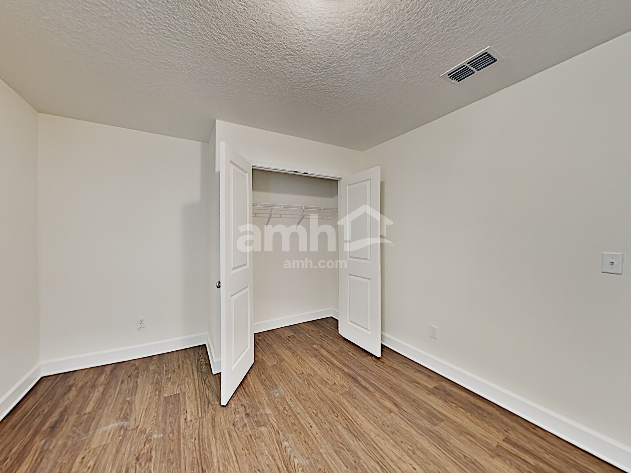 Building Photo - 3025 Creek Village Ln