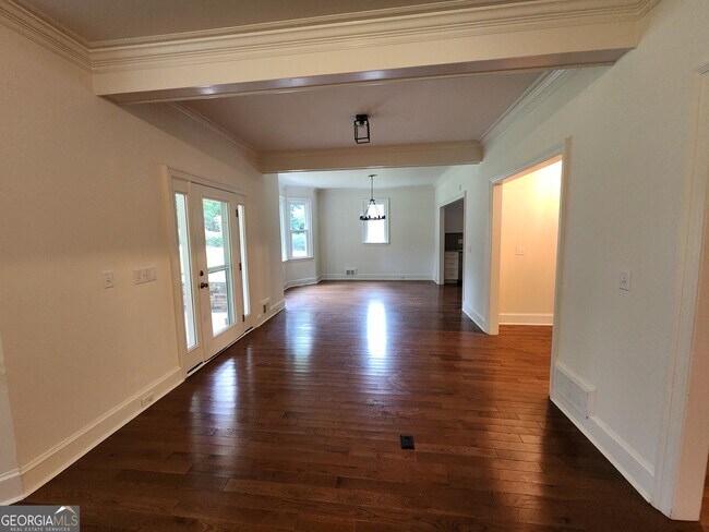 Building Photo - 270 S Shore Dr