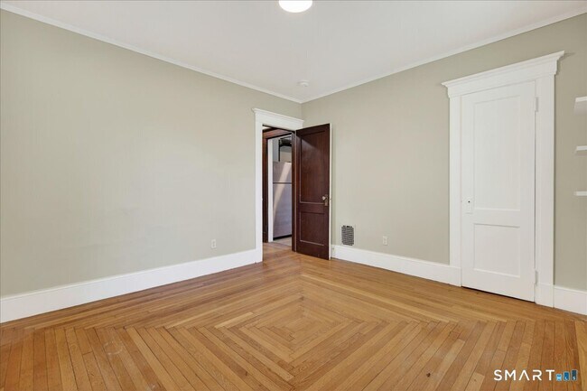 Building Photo - 114 Canner St