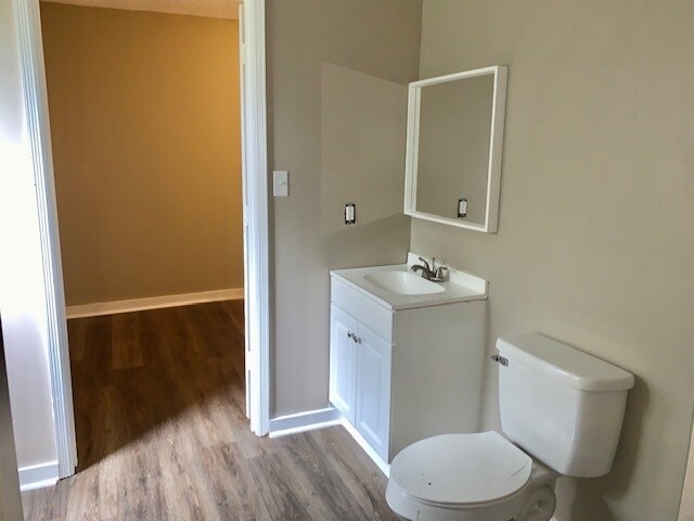 Building Photo - 711 Dent St