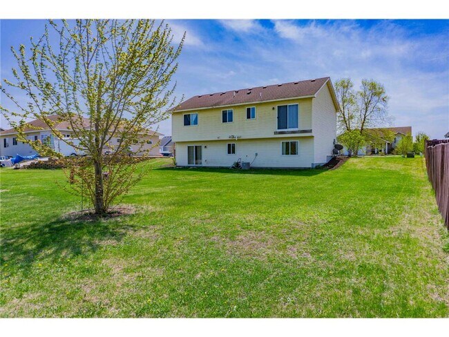 Building Photo - 2112 Blake Ave