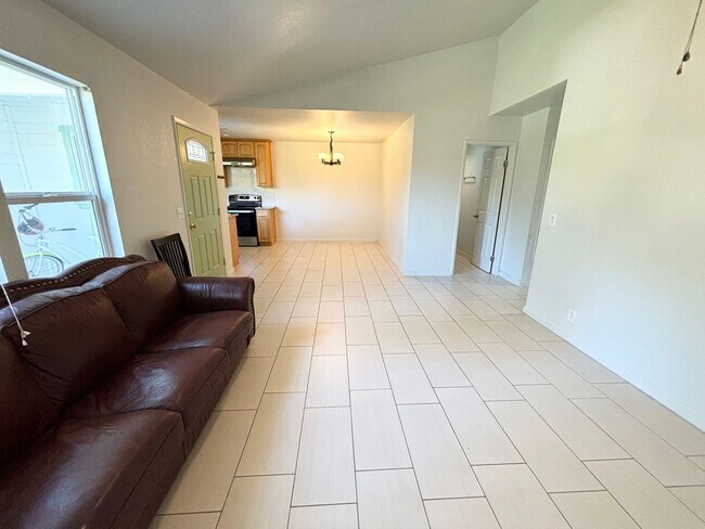 Building Photo - Lovely Cul-de-Sac Home in Davis – Close to Parks & Amenities