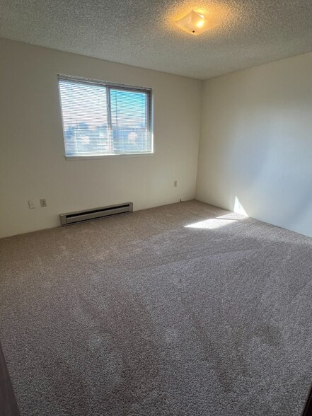 Building Photo - 100-190 SE Viewmont Ave