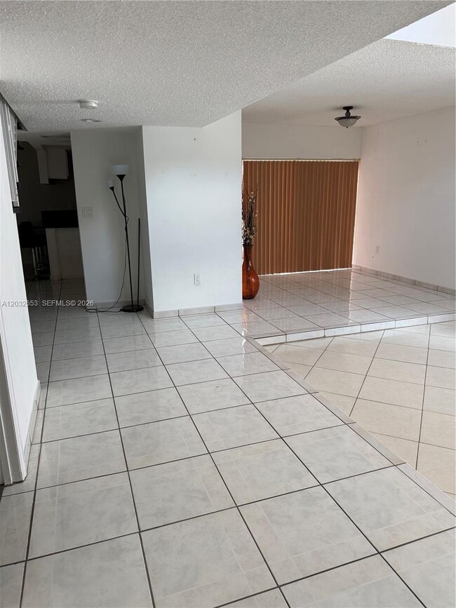 Building Photo - 9940 SW 146th Ct