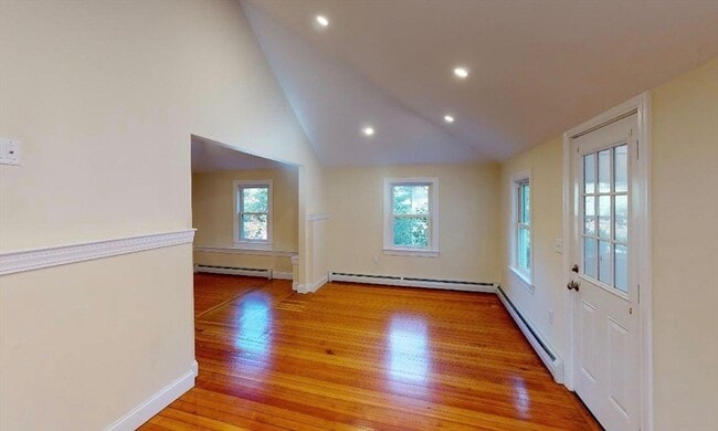 Building Photo - 17 Lyndale Ave