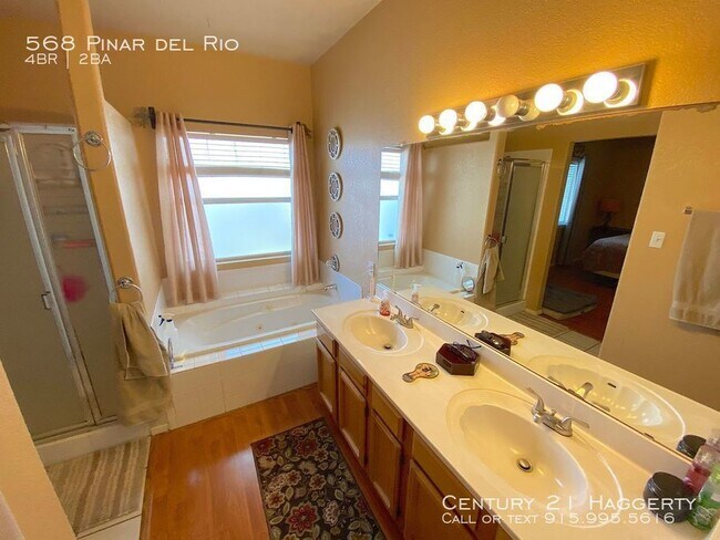 Building Photo - 568 Pinar Del Rio Dr