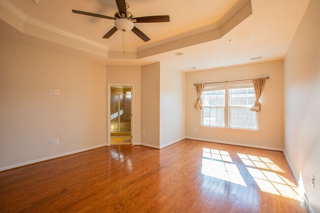 Building Photo - Stunning 3 BR/2.5 BA Townhome in Greenbelt!
