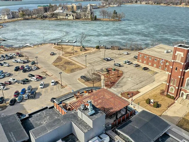 Building Photo - 215 E Pleasant St