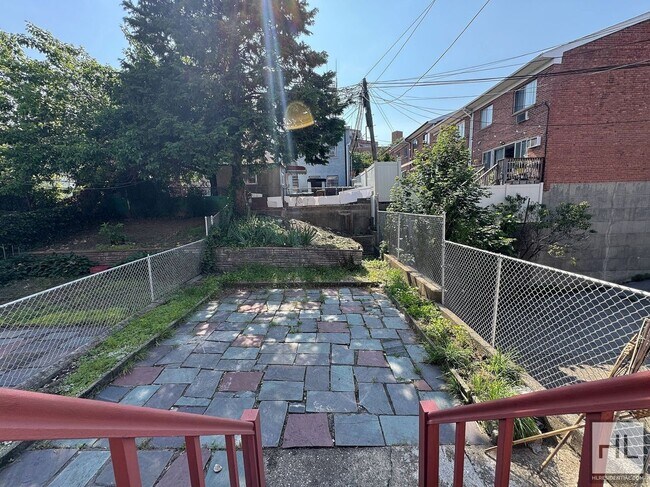 Building Photo - 60 STREET
