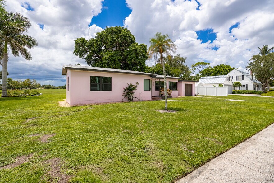 Building Photo - 1442 Olmeda Way