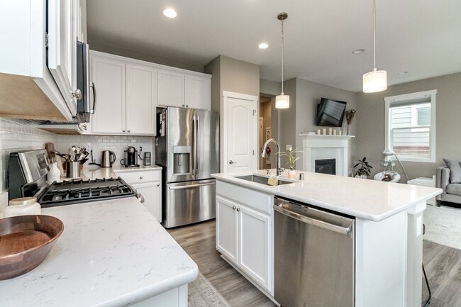 Building Photo - Beautiful 3 Bedroom 2.5 Bathroom Property
