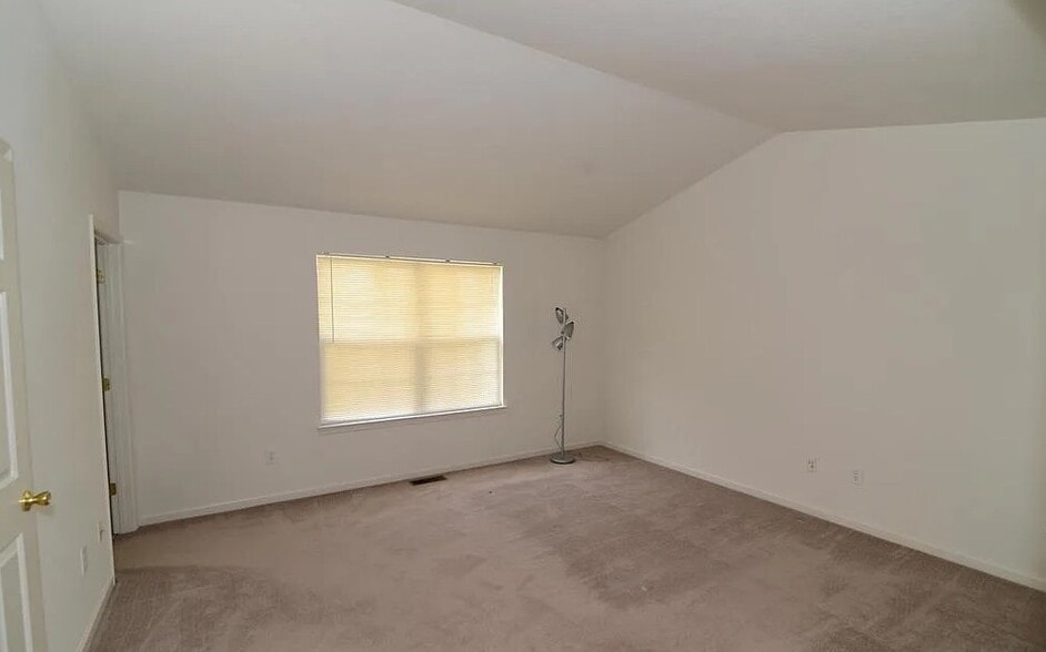 Master Bedroom - 455 Madison Dr