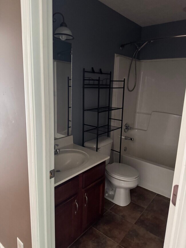 Building Photo - 652 Winding Bluff Way