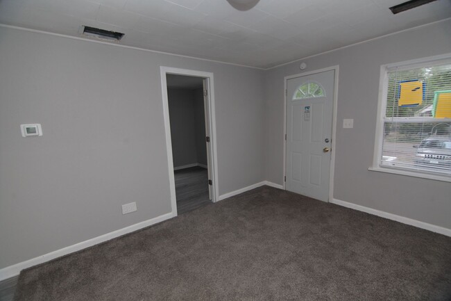 Building Photo - Newly Rehabbed 1-Bedroom Home – Pet Friend...