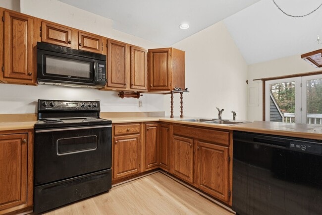 Building Photo - Available Now! 3-Bedroom Townhome in West Raleigh