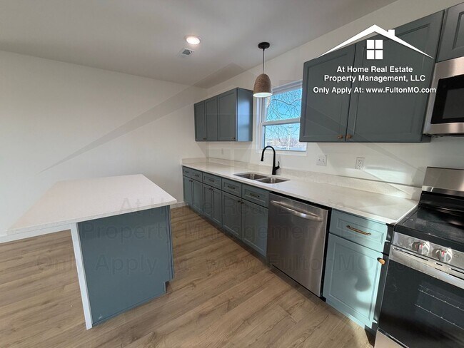 Building Photo - 508 E 8th St