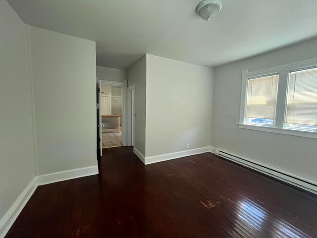 Building Photo - 2033 N Cambridge Ave