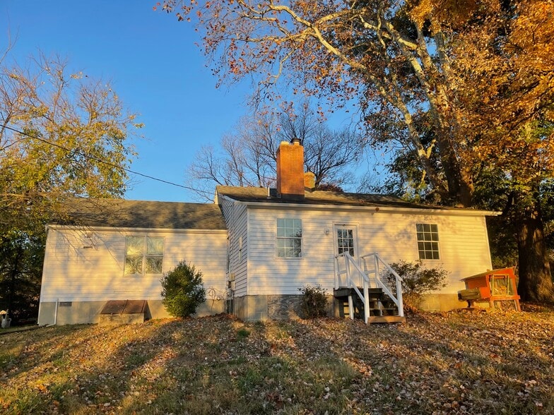 Building Photo - 3860 Wayson Rd