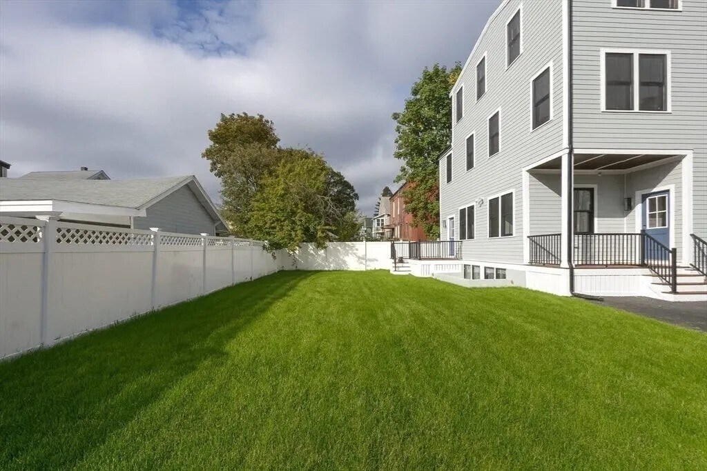 Building Photo - 12 George St