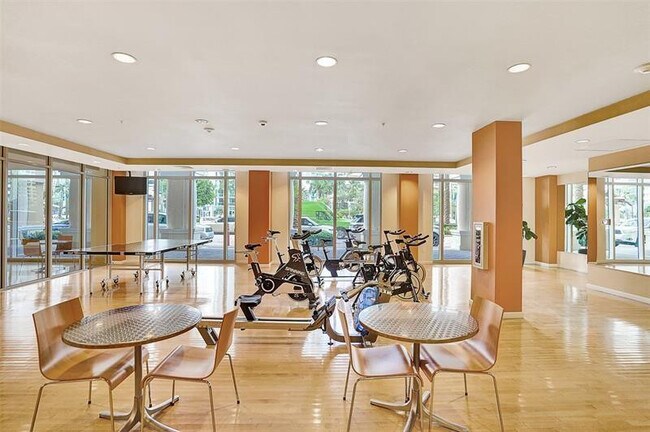 Building Photo - 511 SE 5 Ave