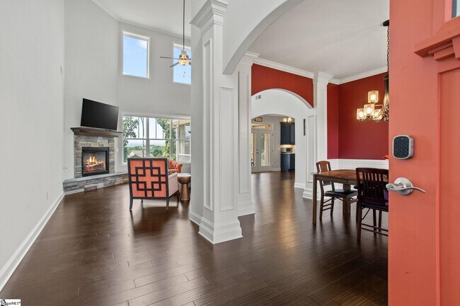 Building Photo - 222 Montview Cir