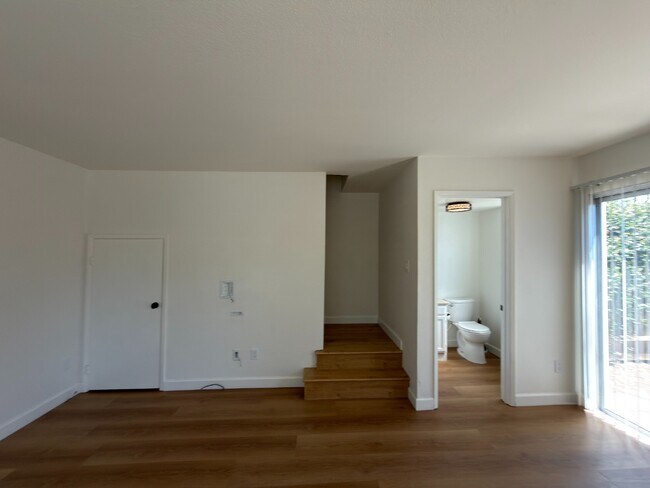 Building Photo - Prime Santa Clara Location | Bright 3BR/2.5BA End-Unit | 2 Primary Suites | Central Heat & AC