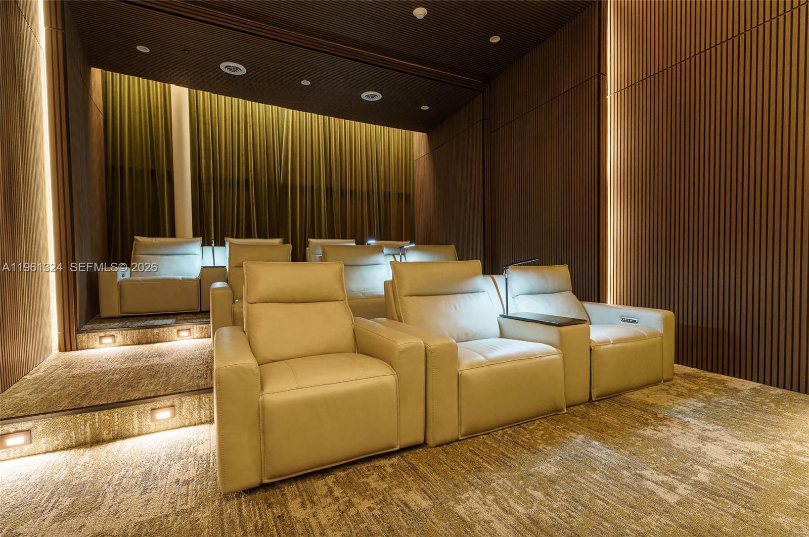 Building Photo - 700 NE 24th St