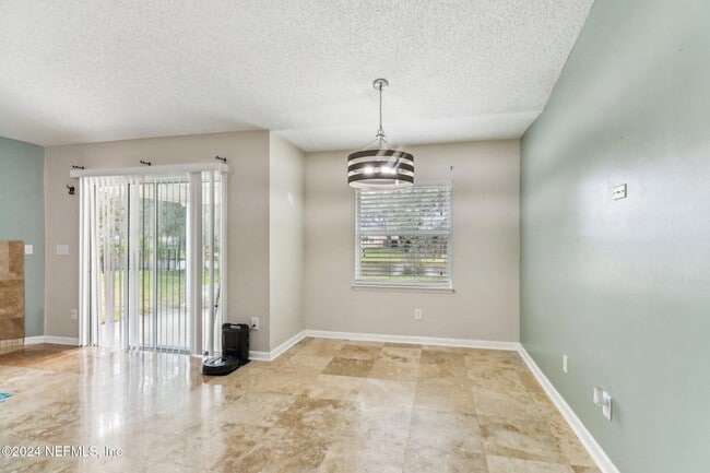 Building Photo - 14018 Fish Eagle Dr E