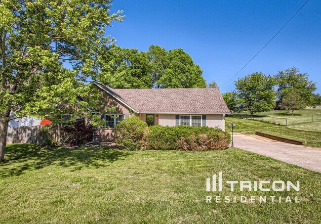 Building Photo - 325 Forrest Dr
