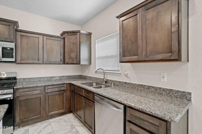 Building Photo - 11506 Summer Dr