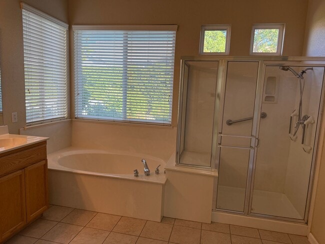 Building Photo - Summerset Living