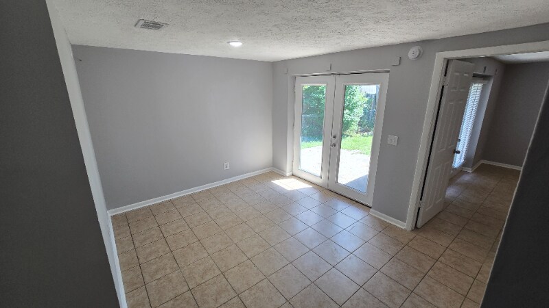 Building Photo - 825 Bradley Cir