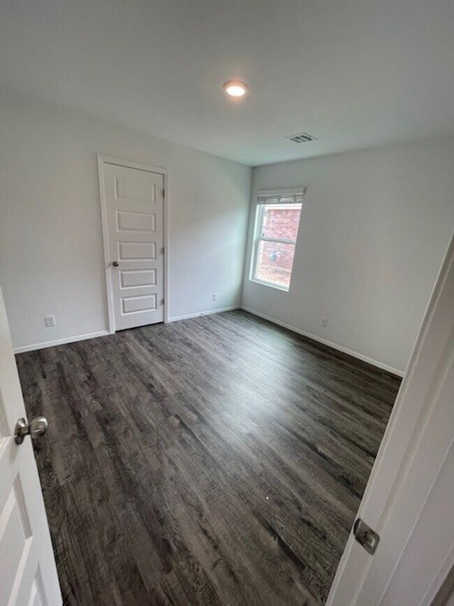 Building Photo - Beautiful new 4 bedroom in Bixby