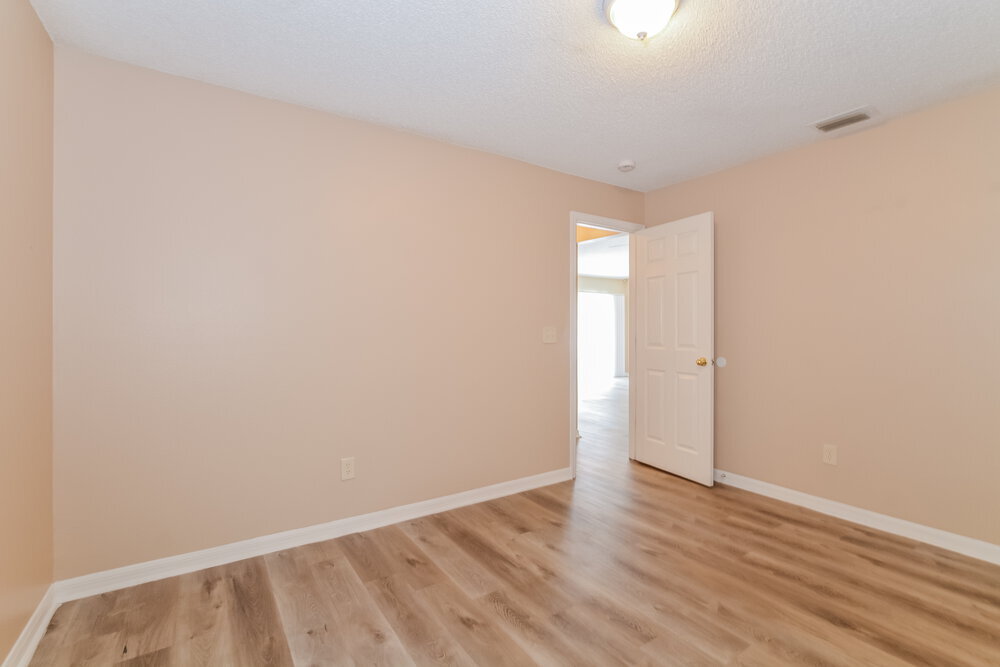 Building Photo - 310 Country Lakes Cir