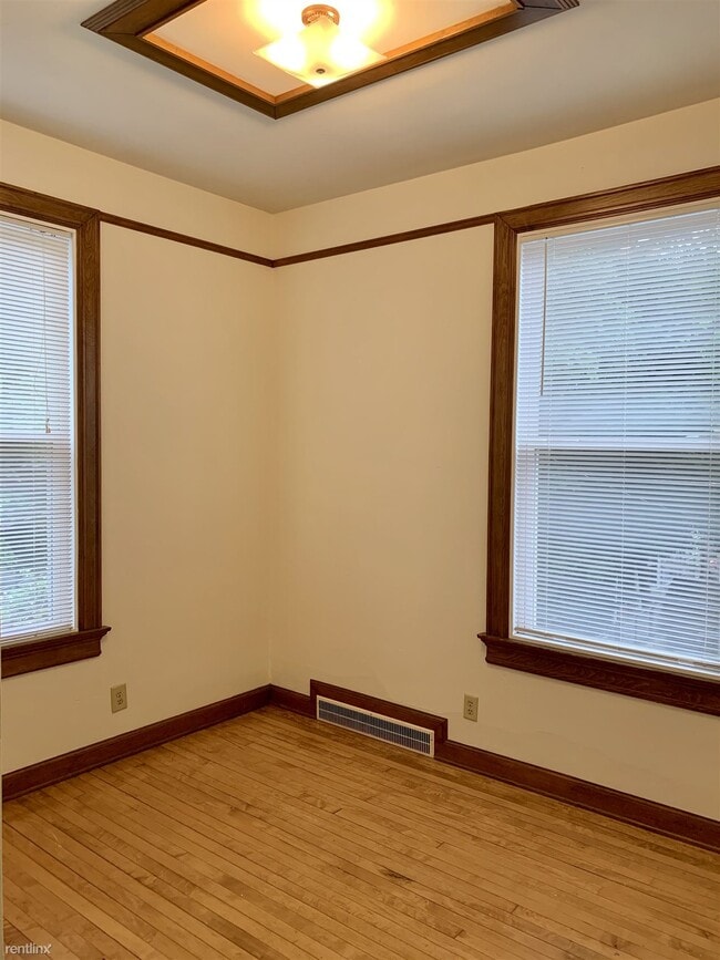 Building Photo - 2408 E Park Pl