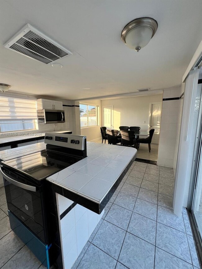 Building Photo - 20530 SW 115th Rd