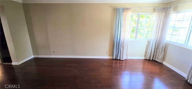 Building Photo - 1400 Post Rd